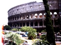 roma (9)  Az Örök Város egyik jelképe a hatalmas Amphitheatrum Flavium, vagyis a Colosseum.